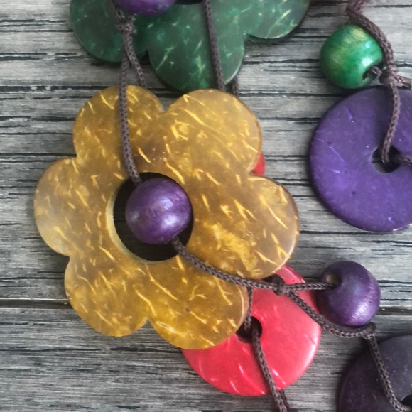 Boho hand made wooden woman’s necklace - Picture 7 of 8